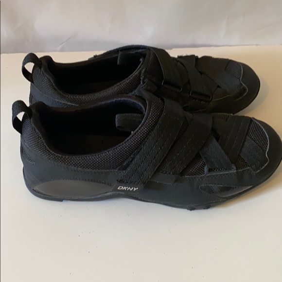 DKNY Sneaker - Picture 5 of 10